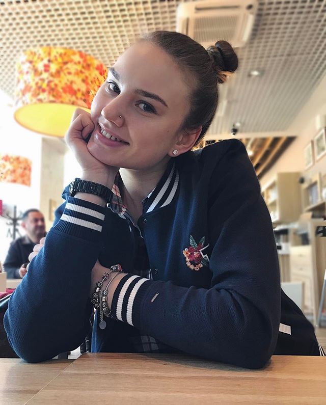 18dnxazdzh4.jpg